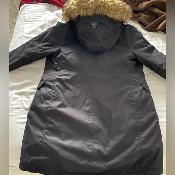 Tna Parka. Like new - Picture 2 of 4